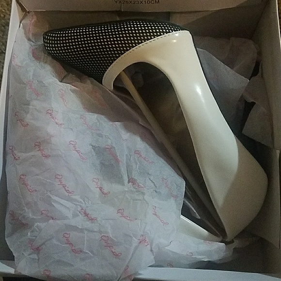 Brand New Heels - Picture 3 of 4